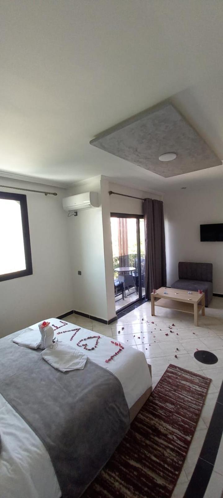 Hotel Riad Taounate Exterior photo